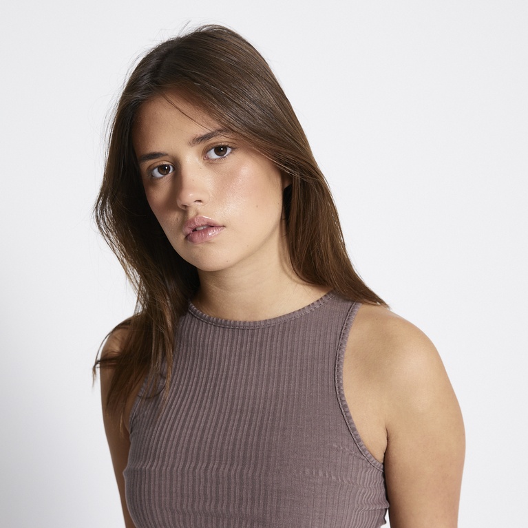 Ribbestrikket singlet "Nayla"